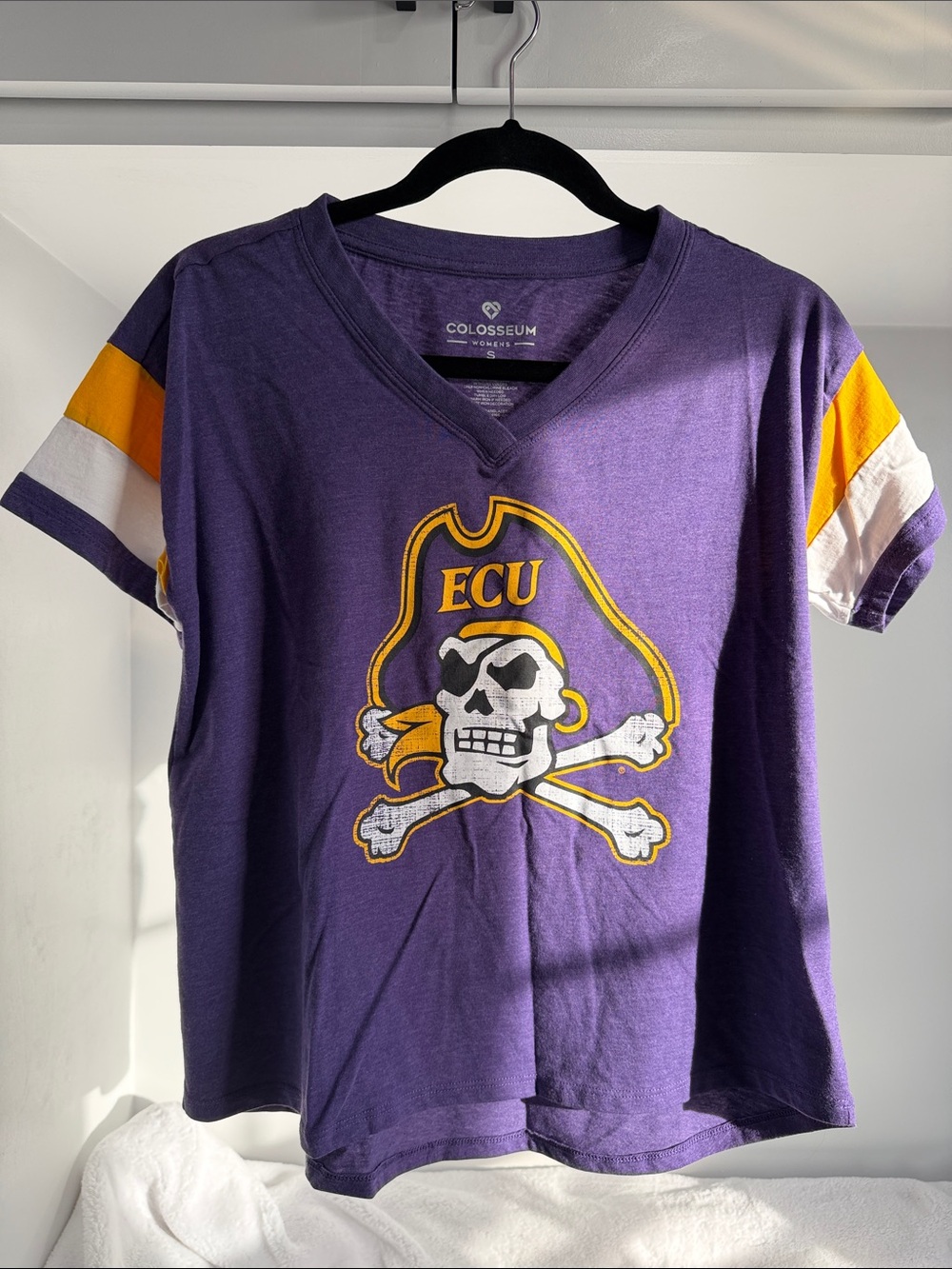 East Carolina ECU Pirates Women’s V-Neck T-Shirt Purple Size S Colosseum